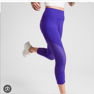 Athleta Women’s Mesh Contender Petite Capri Leggings